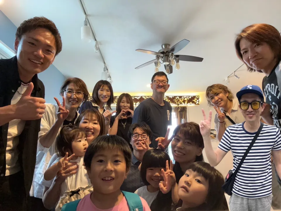 物販に取り組む仲間とのオフ会の写真